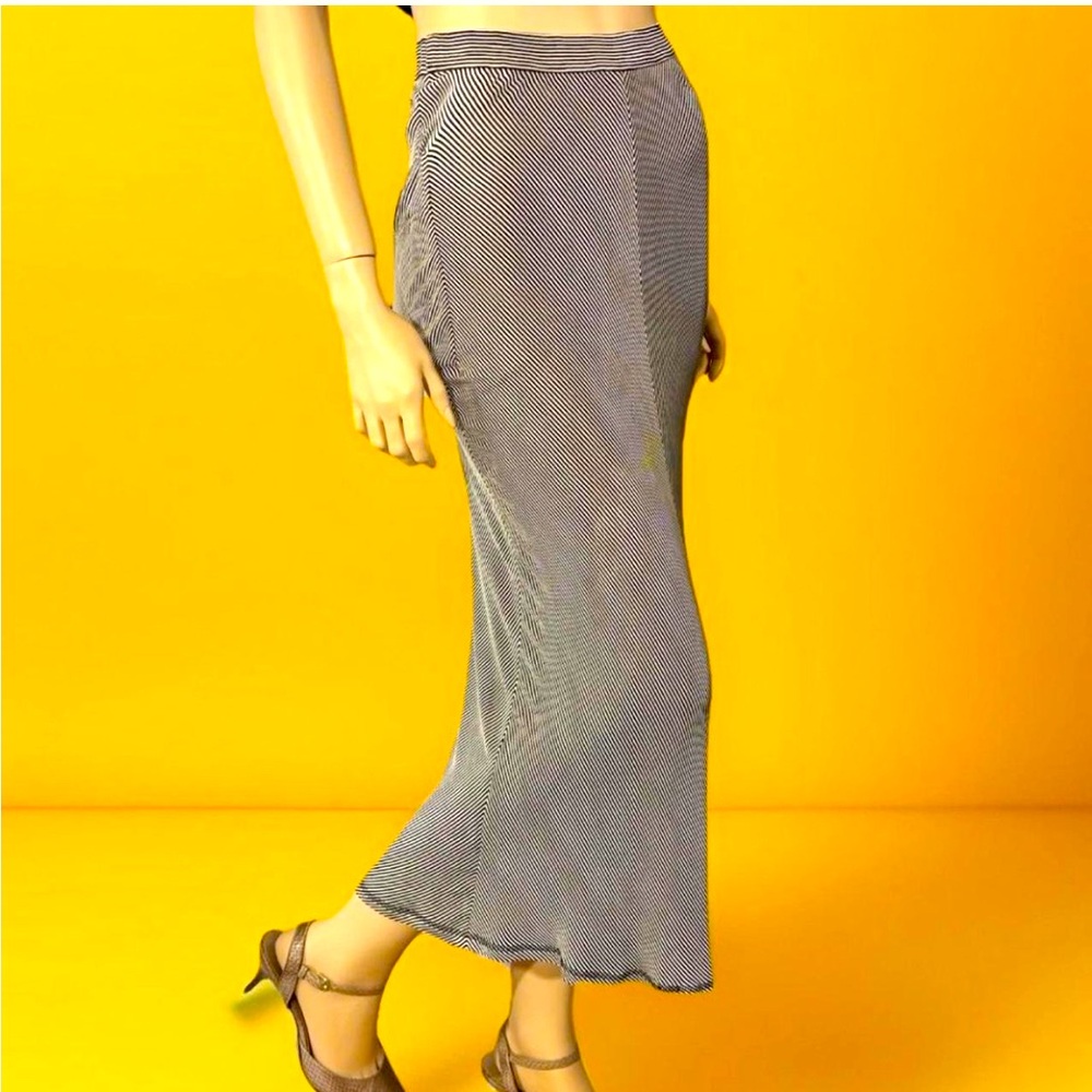 Itariya B/W Slinky Maxi Skirt Front Side
Slit Back Pockets Size 2